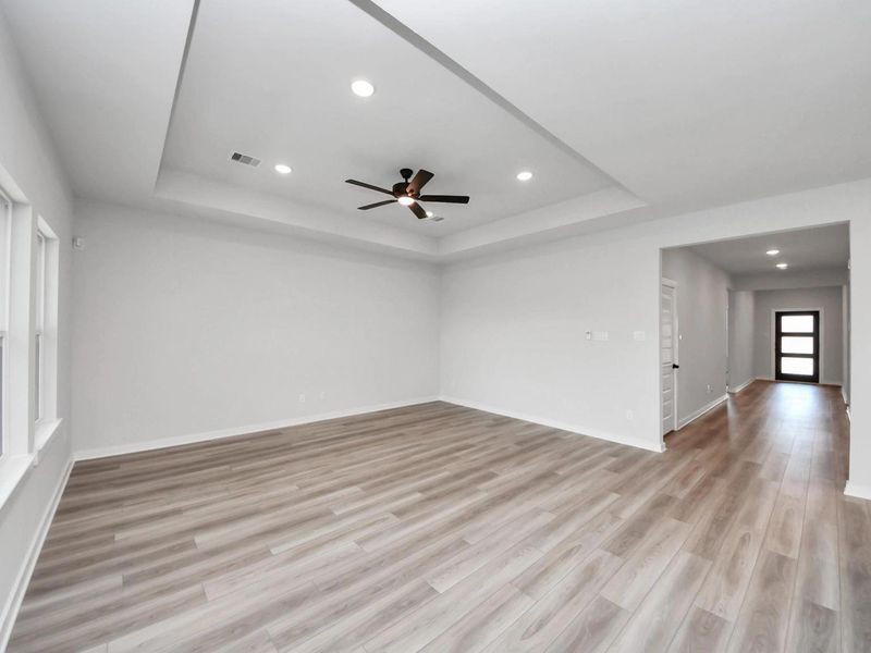 Spacious, unfurnished interior of a new home in River Ranch Meadows, Dayton (Image 26).