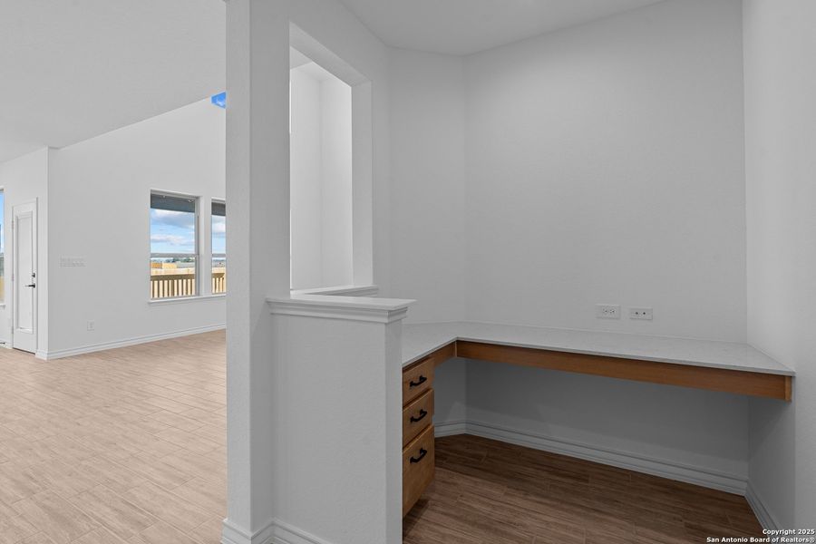 Spacious, unfurnished interior of a new home in Lily Springs, Seguin (Image 16).