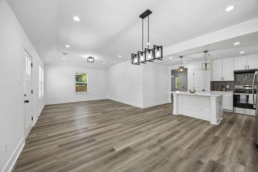 Spacious, unfurnished interior of a new home in , Brenham (Image 15).