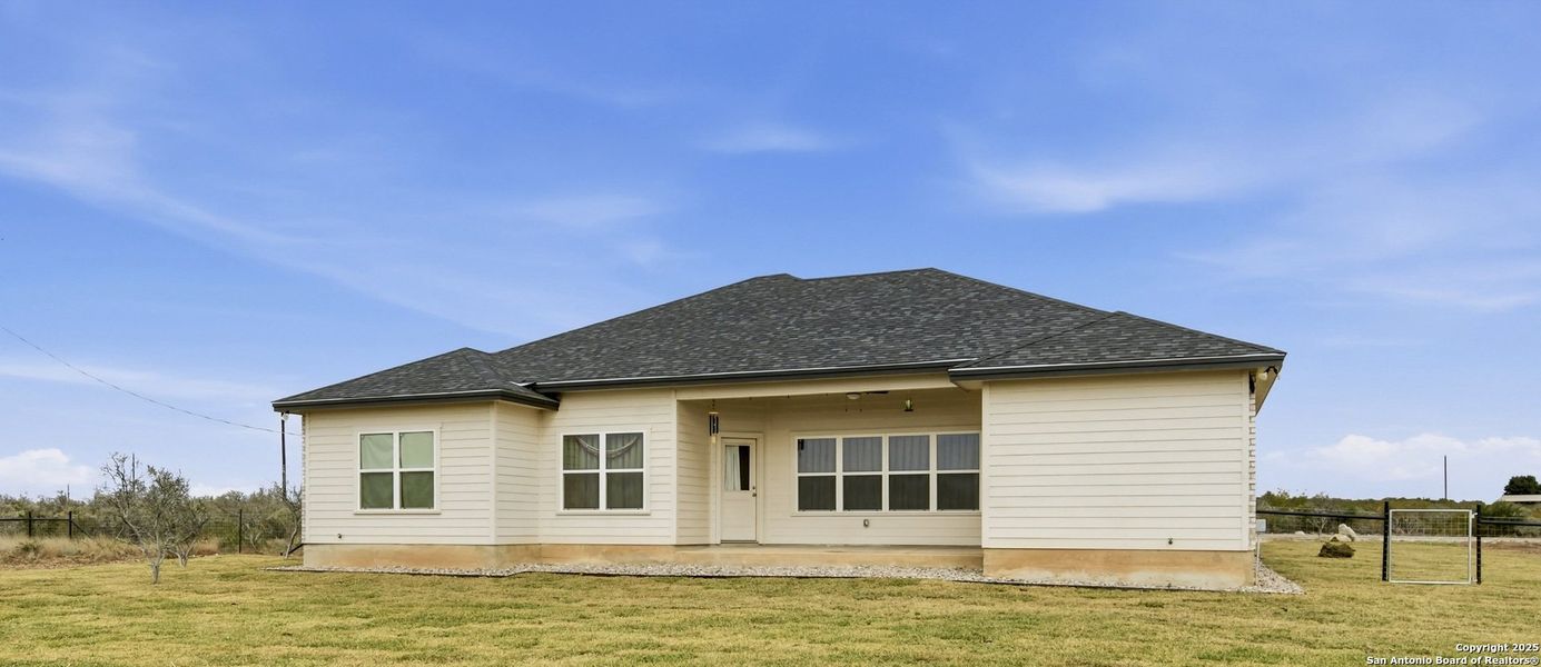 Exterior details and patio area of a home in , Uvalde (Image 24).