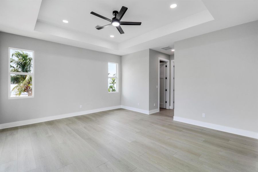 Spacious, unfurnished interior of a new home in , Jensen Beach (Image 55).