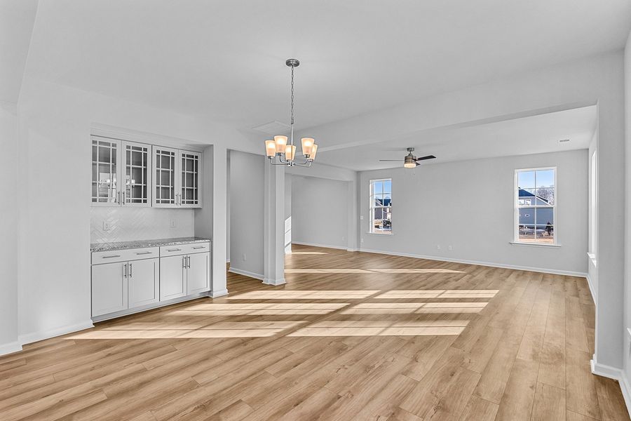 Spacious, unfurnished interior of a new home in Fieldstone, Lexington (Image 30).