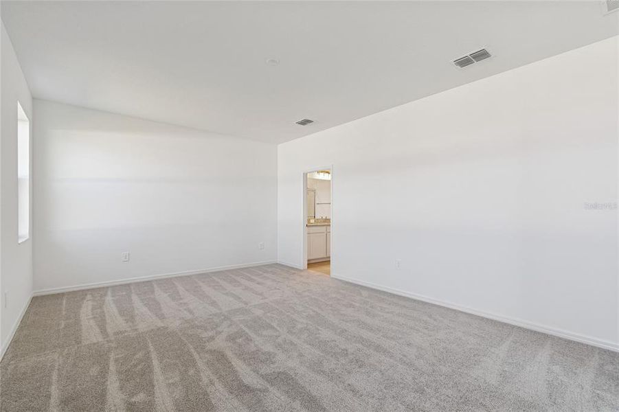 Spacious, unfurnished interior of a new home in Southpointe, Palmetto (Image 15).