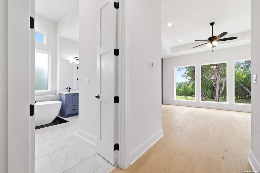 Spacious, unfurnished interior of a new home in , New Braunfels (Image 27).