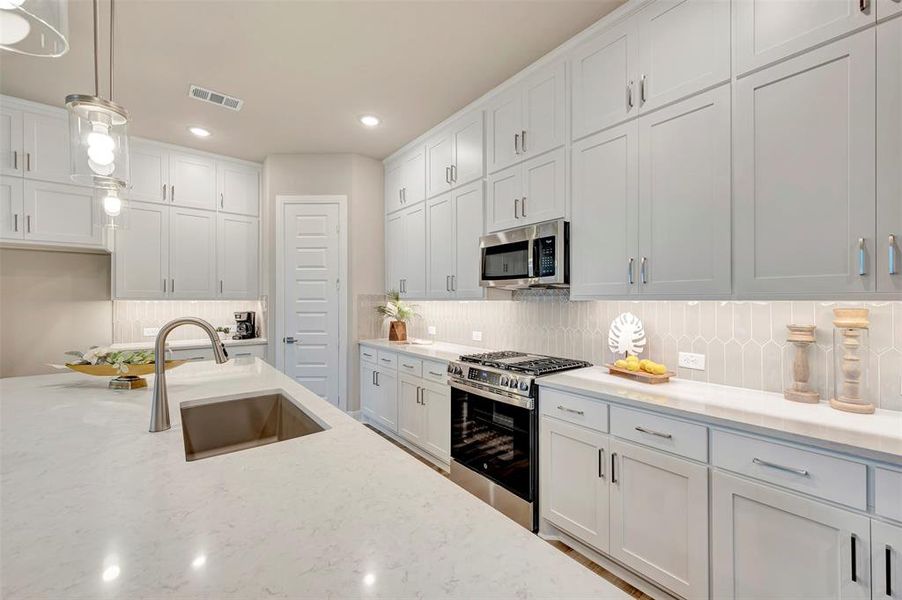 Furnished interior view inside a new home in Myrtle Creek, Waxahachie (Image 14).