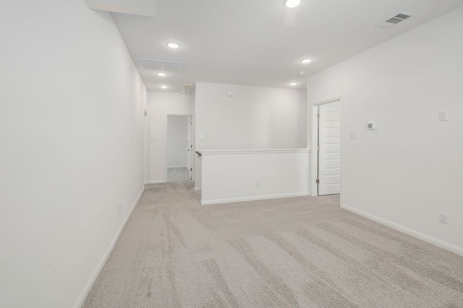 Spacious, unfurnished interior of a new home in Trinity Ranch, Elgin (Image 28).