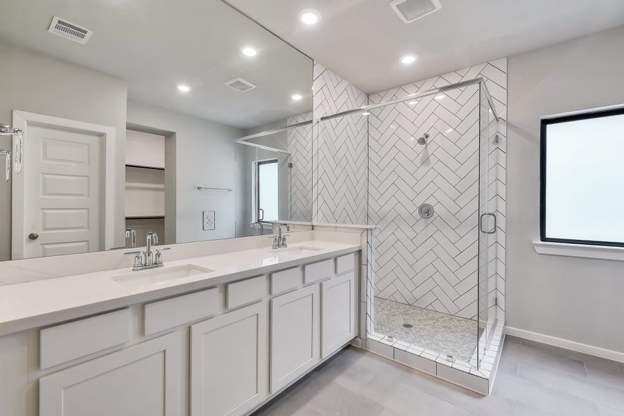 Furnished interior view inside a new home in Summer Place  35', Montgomery (Image 16).