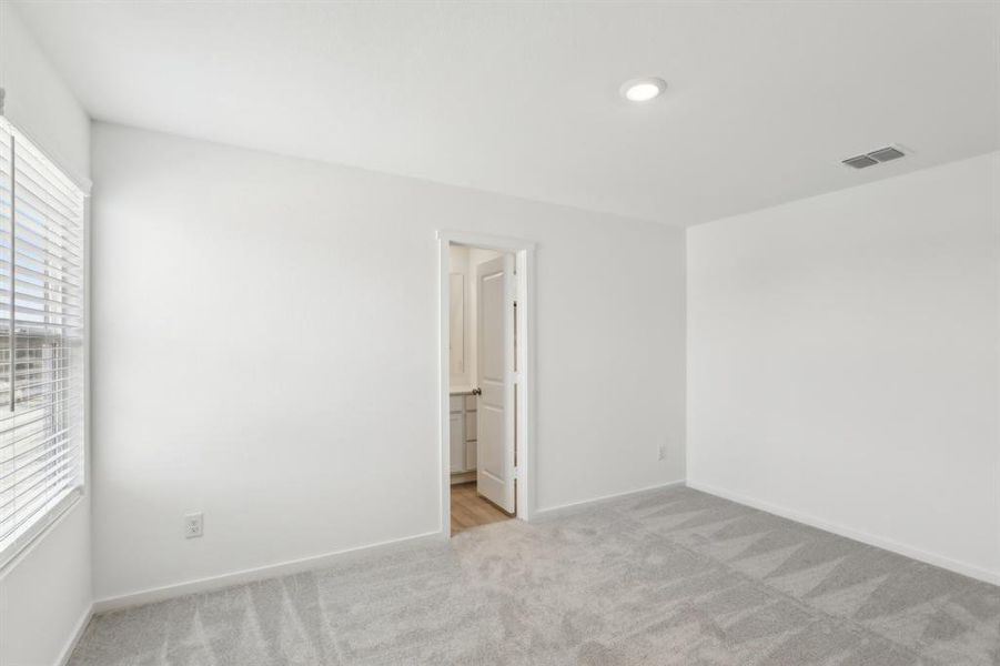 Spacious, unfurnished interior of a new home in , Princeton (Image 11).