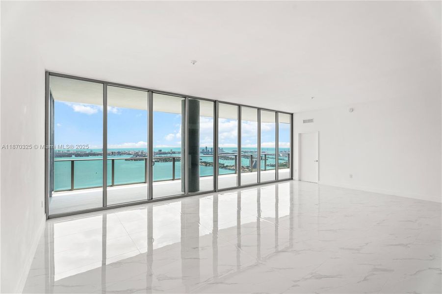 Spacious, unfurnished interior of a new home in Aria Reserve, Miami (Image 20).