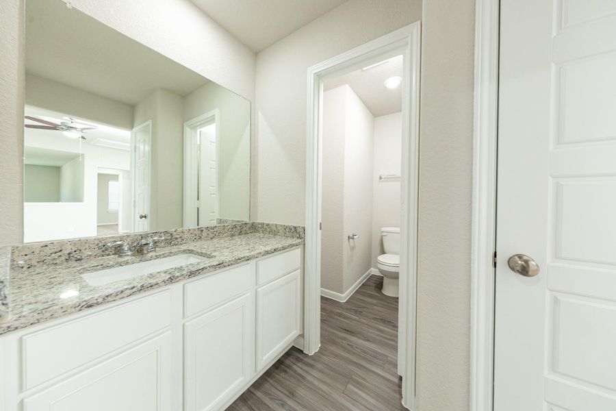 Furnished interior view inside a new home in Mackenzie Creek, Conroe (Image 8).