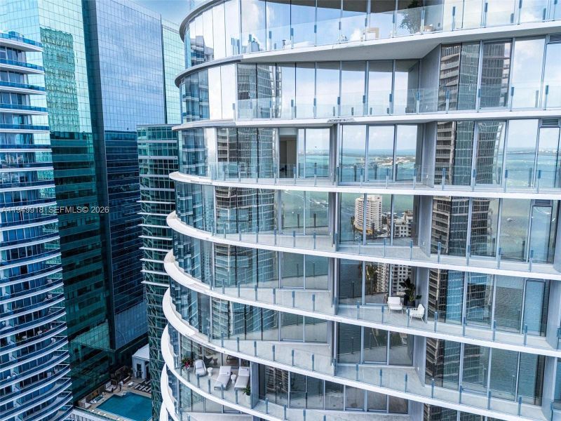 Condo located in Miami, FL showcasing its design and architecture (Image 30).