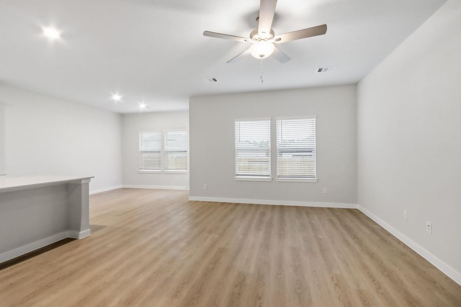 Spacious, unfurnished interior of a new home in Caney Mills, Conroe (Image 9). Spacious, unfurnished interior of a new home in Caney Mills, Conroe (Image 9).