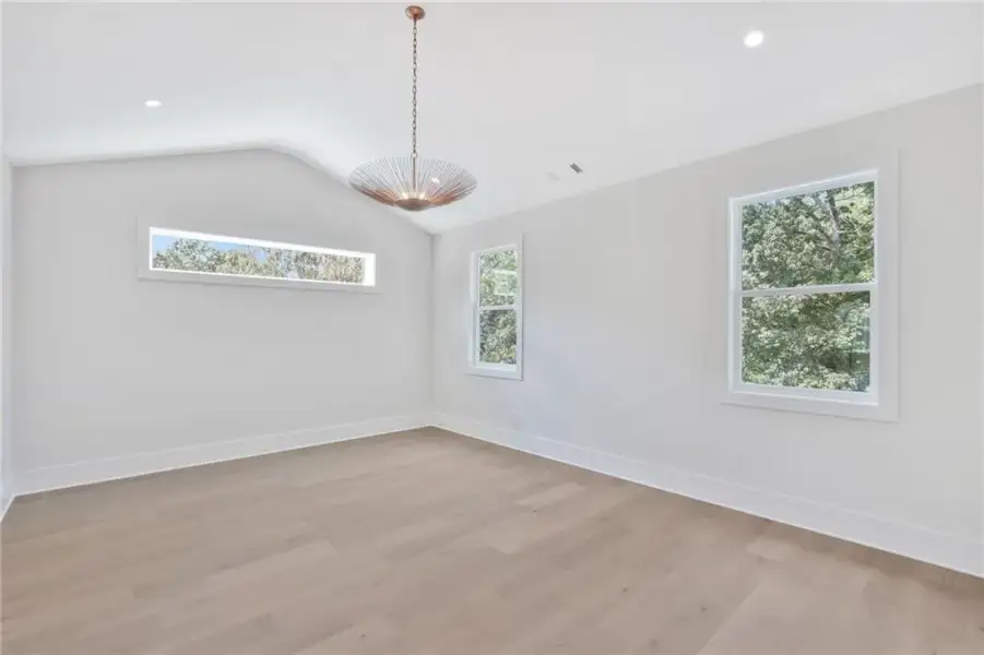 Spacious, unfurnished interior of a new home in , Atlanta (Image 35).