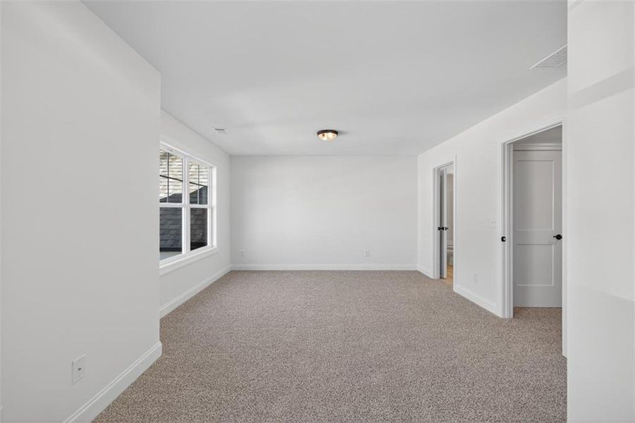 Spacious, unfurnished interior of a new home in , Jefferson (Image 43).