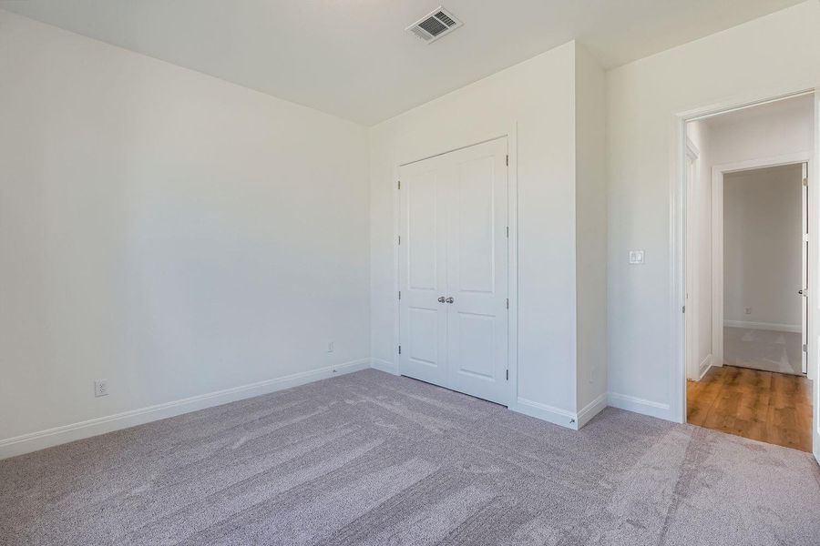Spacious, unfurnished interior of a new home in 6 Creeks, Kyle (Image 10).