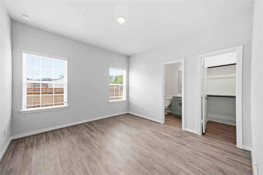 Spacious, unfurnished interior of a new home in , Houston (Image 24).