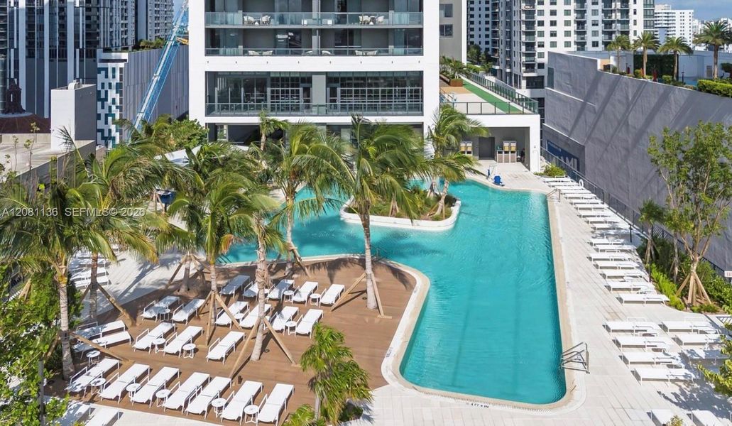 Condo located in Miami, FL showcasing its design and architecture (Image 3).