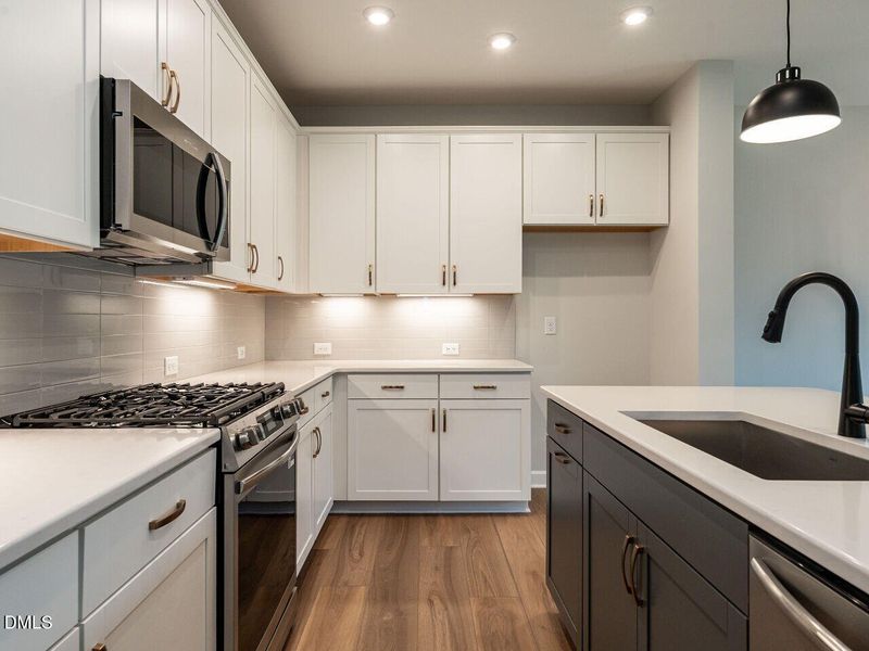 014-1280x960-kitchen