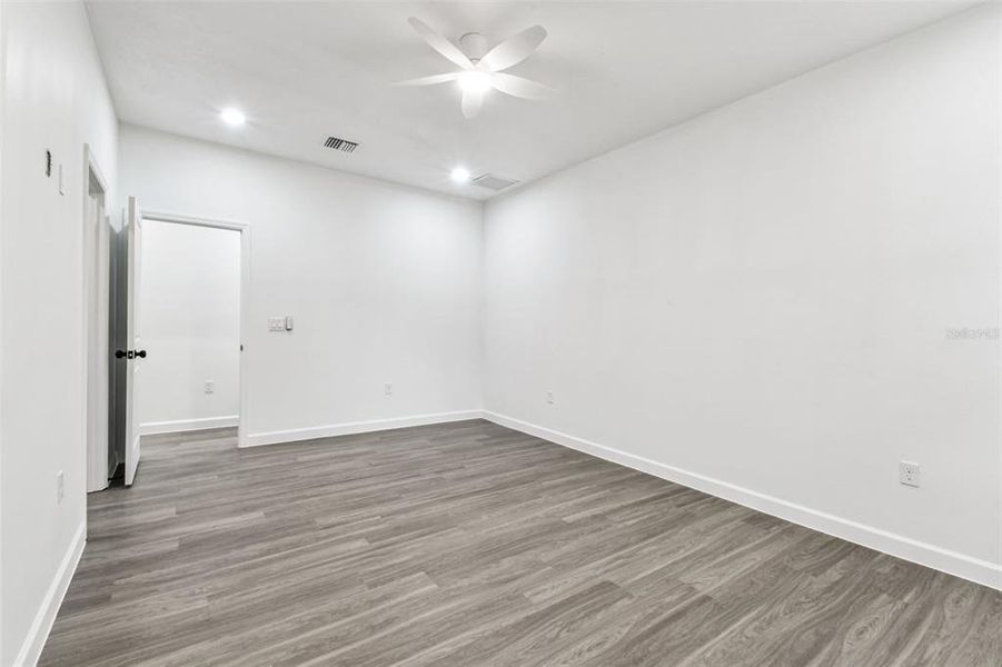 Spacious, unfurnished interior of a new home in , Lutz (Image 15).