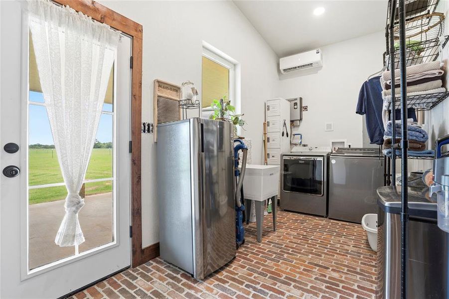 Furnished interior view inside a new home in , Tolar (Image 6).