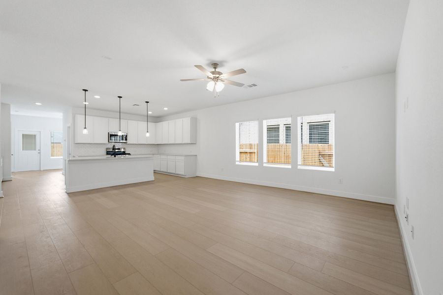Spacious, unfurnished interior of a new home in Sunfield, Buda (Image 43). Spacious, unfurnished interior of a new home in Sunfield, Buda (Image 43).