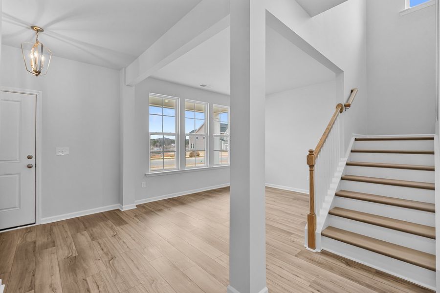 Spacious, unfurnished interior of a new home in Fieldstone, Lexington (Image 19).