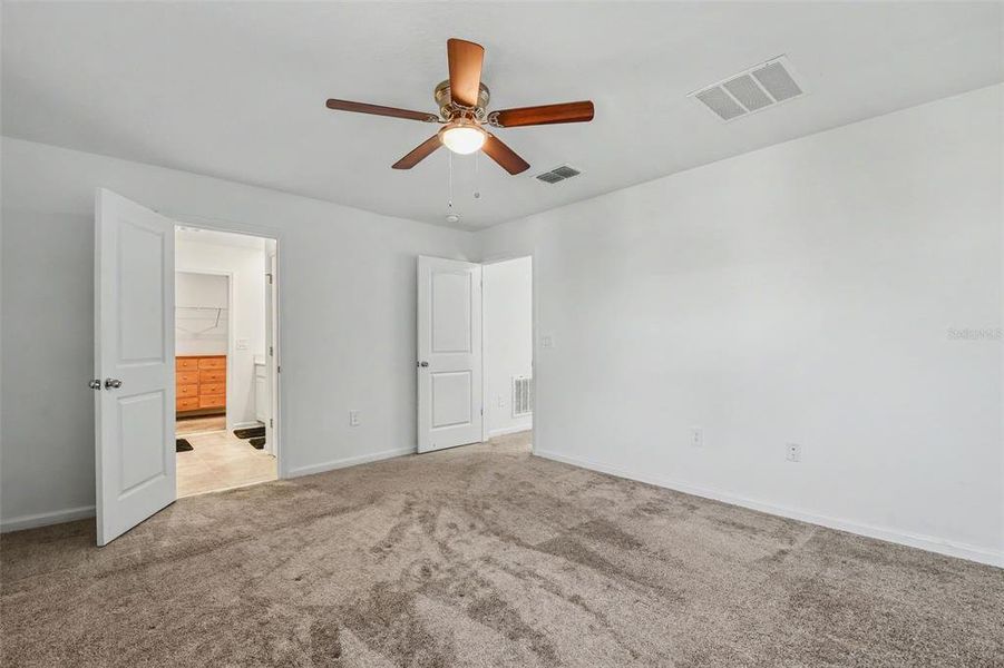 Spacious, unfurnished interior of a new home in Cascades, Davenport (Image 24).