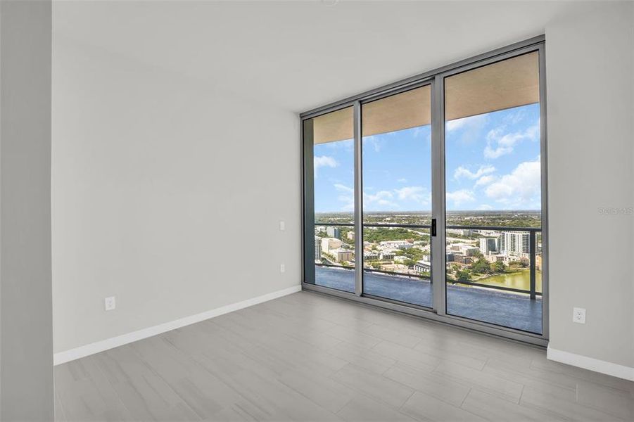 Spacious, unfurnished interior of a new home in , St. Petersburg (Image 20).