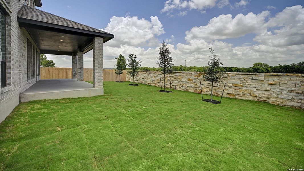 Exterior details and patio area of a home in Haby Hill, San Antonio (Image 18).