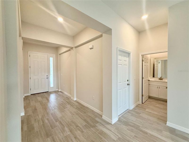 Spacious, unfurnished interior of a new home in , Eustis (Image 16).