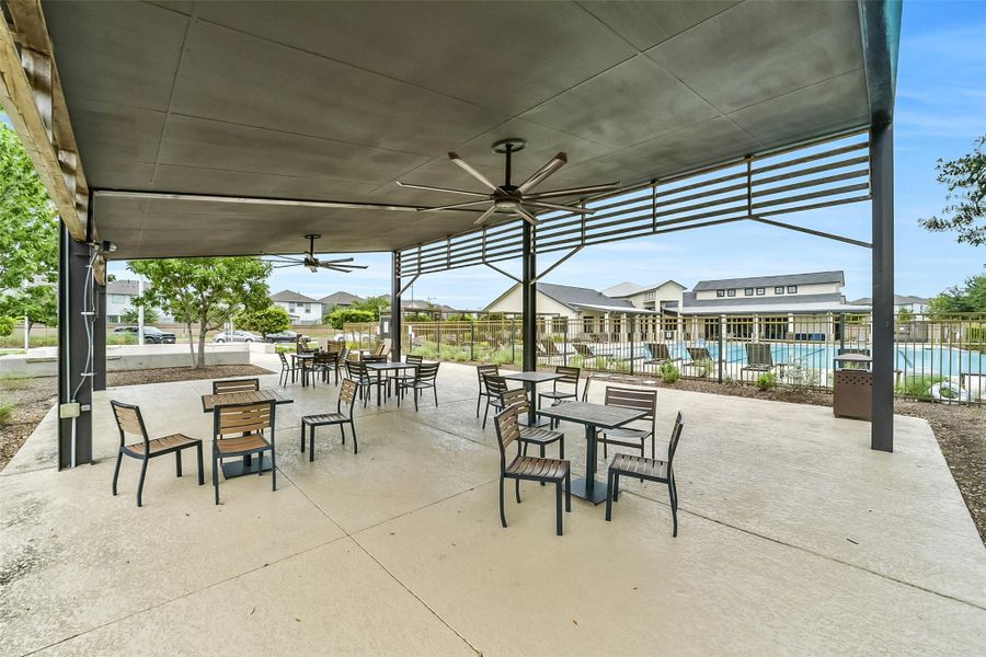 Community amenities in , Houston (Image 35).