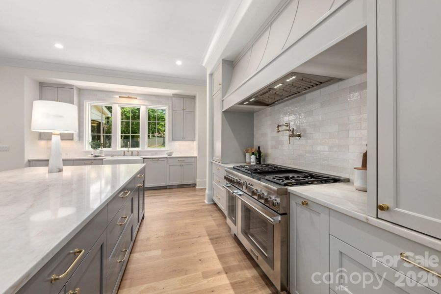 Chef's kitchen
