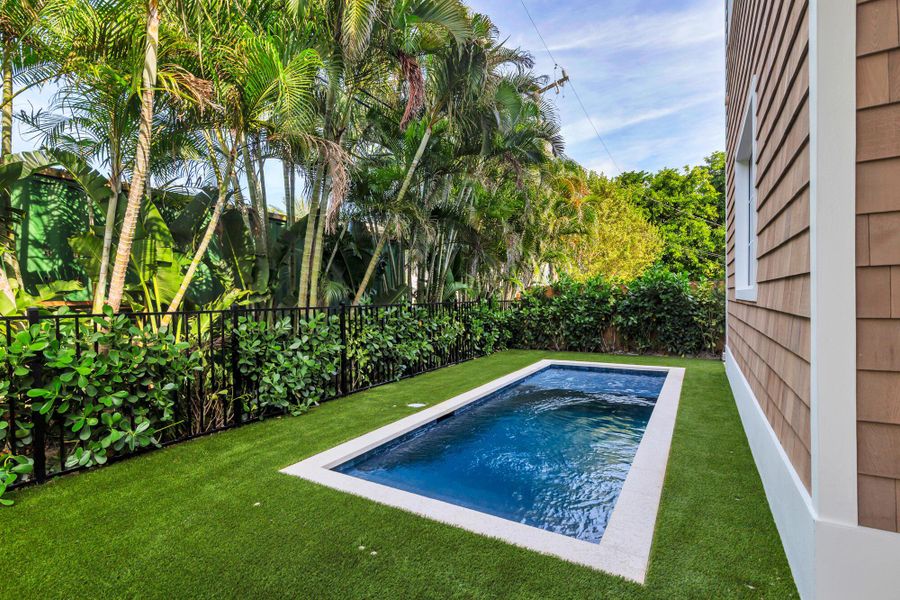Exterior details and patio area of a home in , West Palm Beach (Image 38).