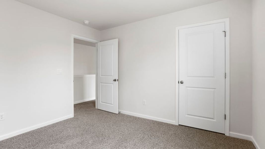 Spacious, unfurnished interior of a new home in Sage Grove, Lyman (Image 29).