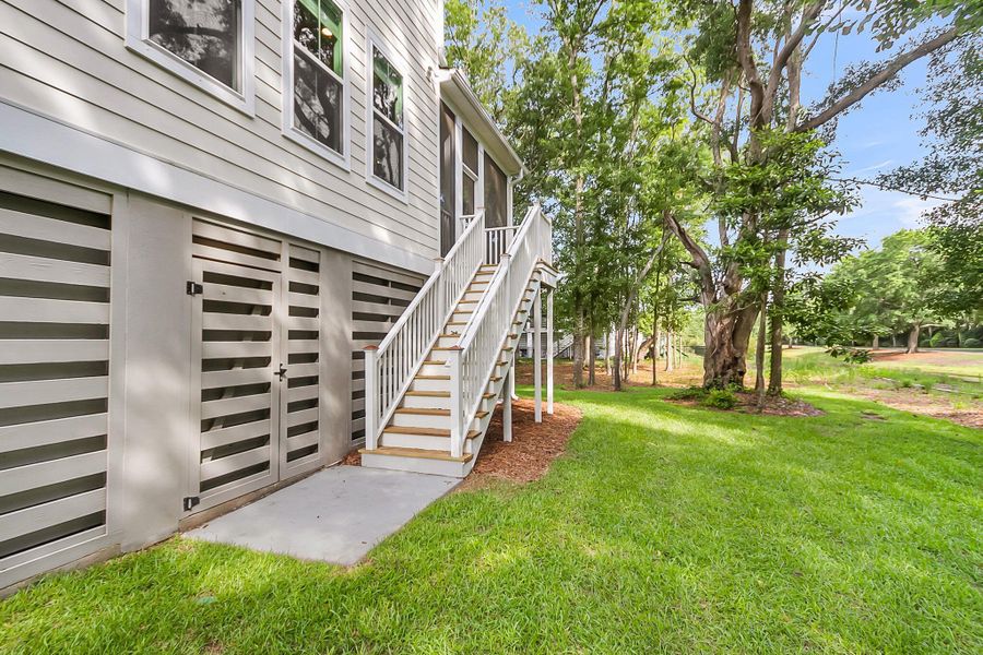 Exterior details and patio area of a home in Fiddler Cove, Mount Pleasant (Image 32).