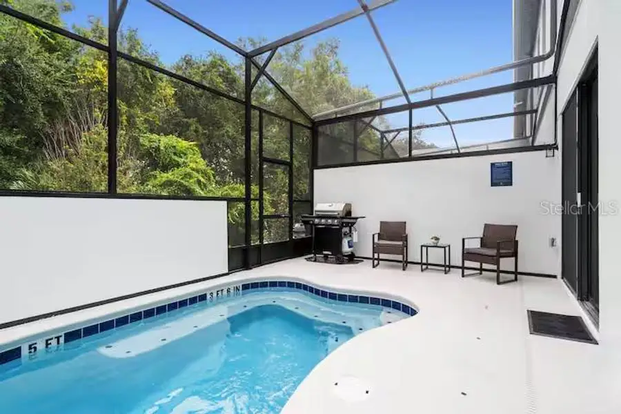 Exterior details and patio area of a home in , Orlando (Image 4).