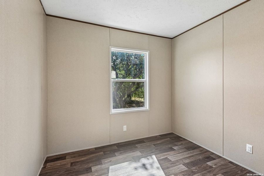 Spacious, unfurnished interior of a new home in , Hondo (Image 37).