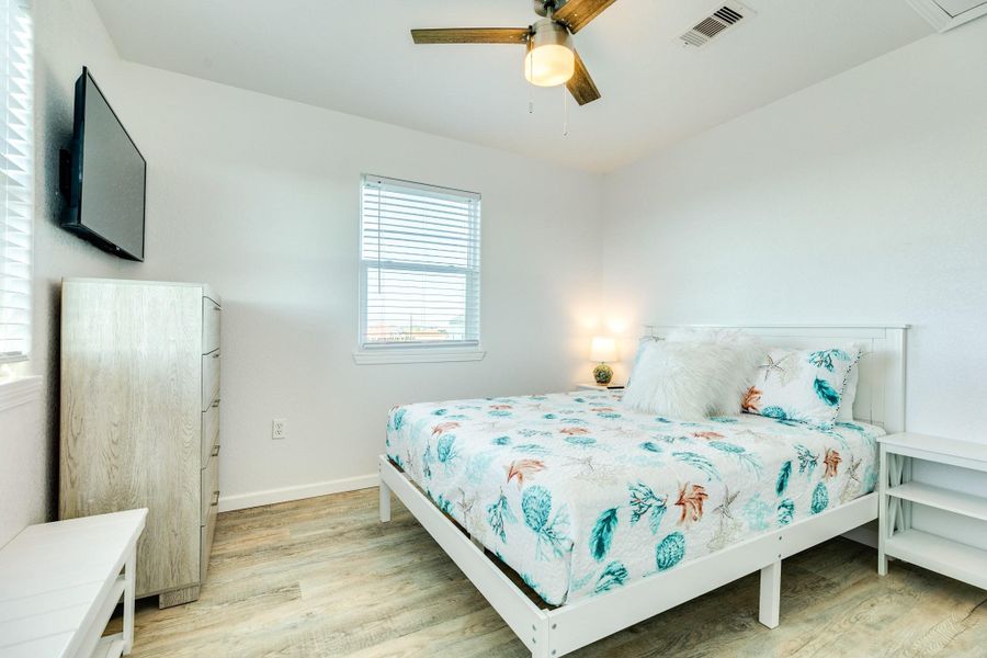 There are three total bedrooms upstairs There are three total bedrooms upstairs