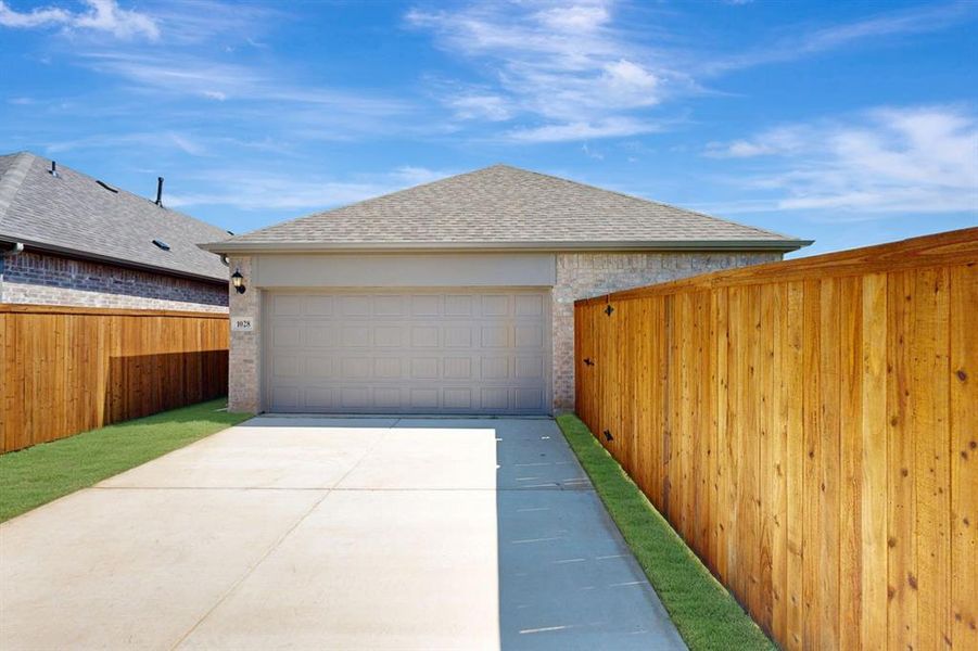 Exterior details and patio area of a home in Tarrytown, Crowley (Image 20).