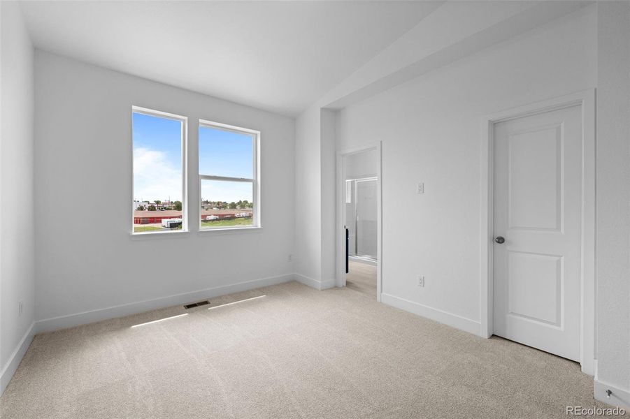 Spacious, unfurnished interior of a new home in , Denver (Image 9).