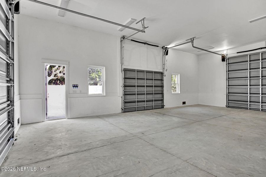 Spacious, unfurnished interior of a new home in , Jacksonville (Image 22).