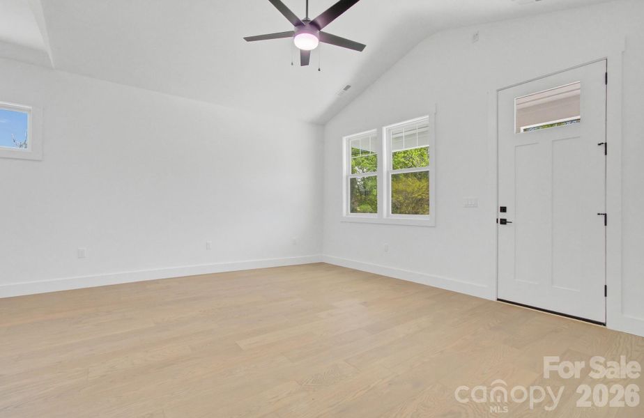 Spacious, unfurnished interior of a new home in , Hendersonville (Image 18).
