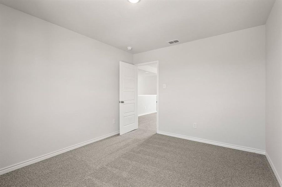 Spacious, unfurnished interior of a new home in Sycamore Landing, Fort Worth (Image 15).