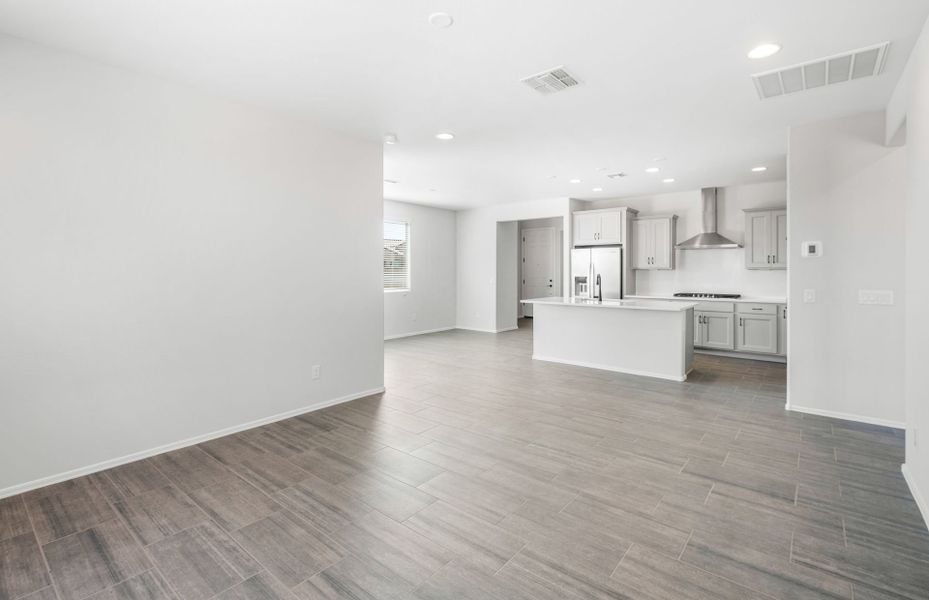 Spacious, unfurnished interior of a new home in Sun City Anthem at Merrill Ranch, Florence (Image 19).