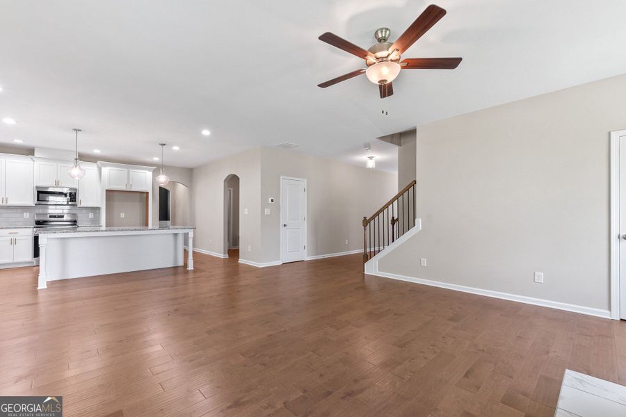 Spacious, unfurnished interior of a new home in Juliette Crossing, Forsyth (Image 59).