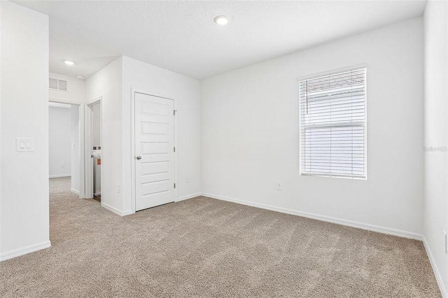 Spacious, unfurnished interior of a new home in Avalon Park Tavares, Tavares (Image 29).
