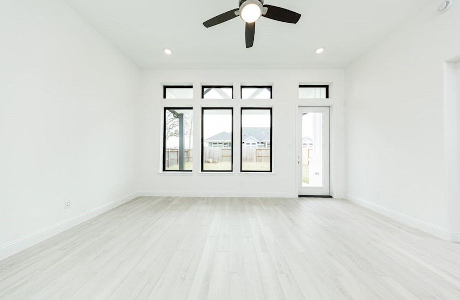 Spacious, unfurnished interior of a new home in , Missouri City (Image 9).