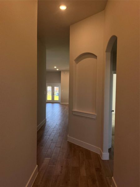 Spacious, unfurnished interior of a new home in Sunterra, Katy (Image 13). Spacious, unfurnished interior of a new home in Sunterra, Katy (Image 13).