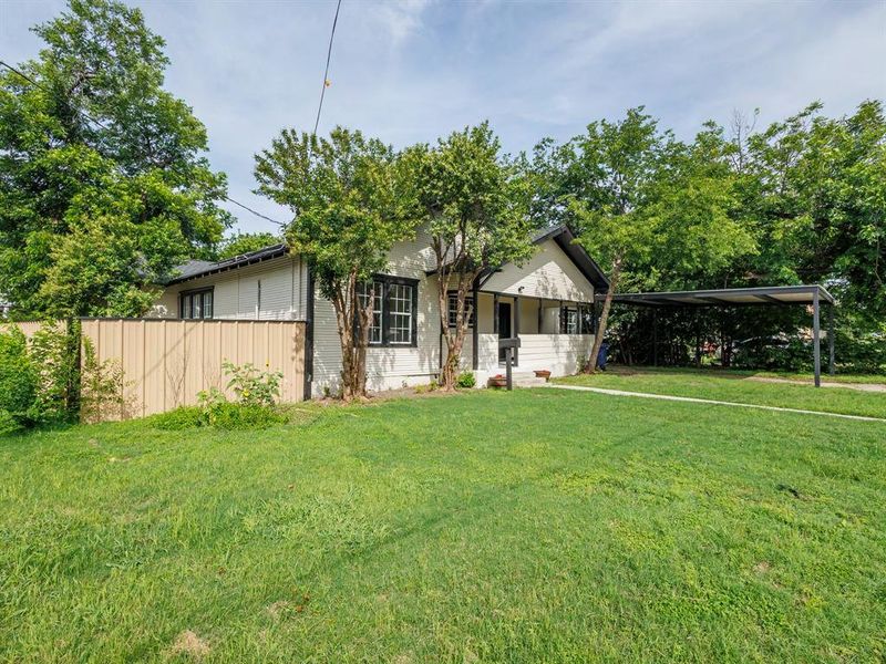 Exterior details and patio area of a home in , Brownwood (Image 15).