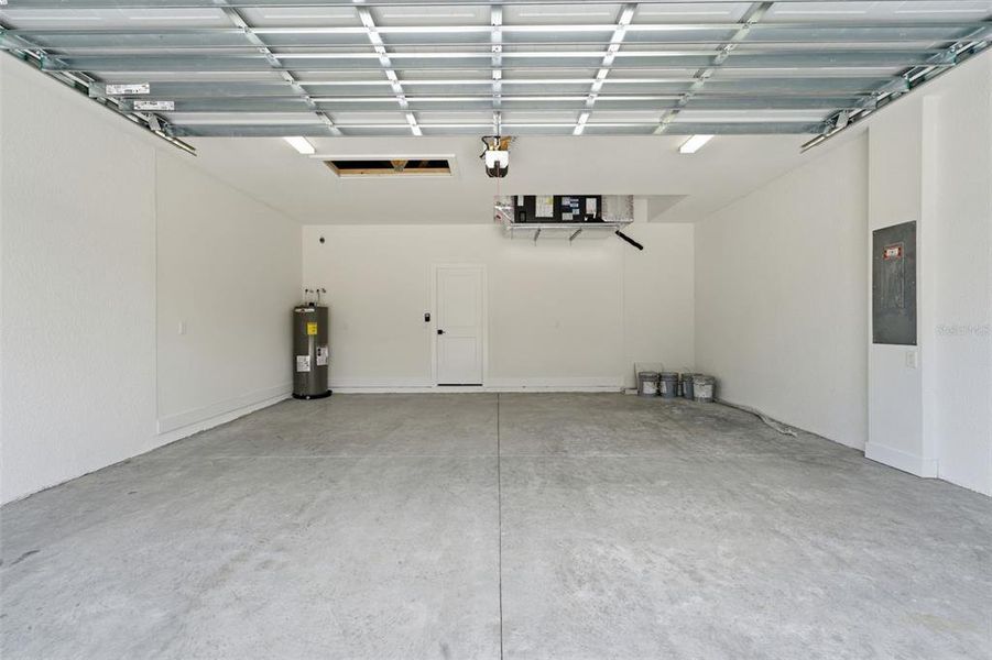 Spacious, unfurnished interior of a new home in , Port Charlotte (Image 34).